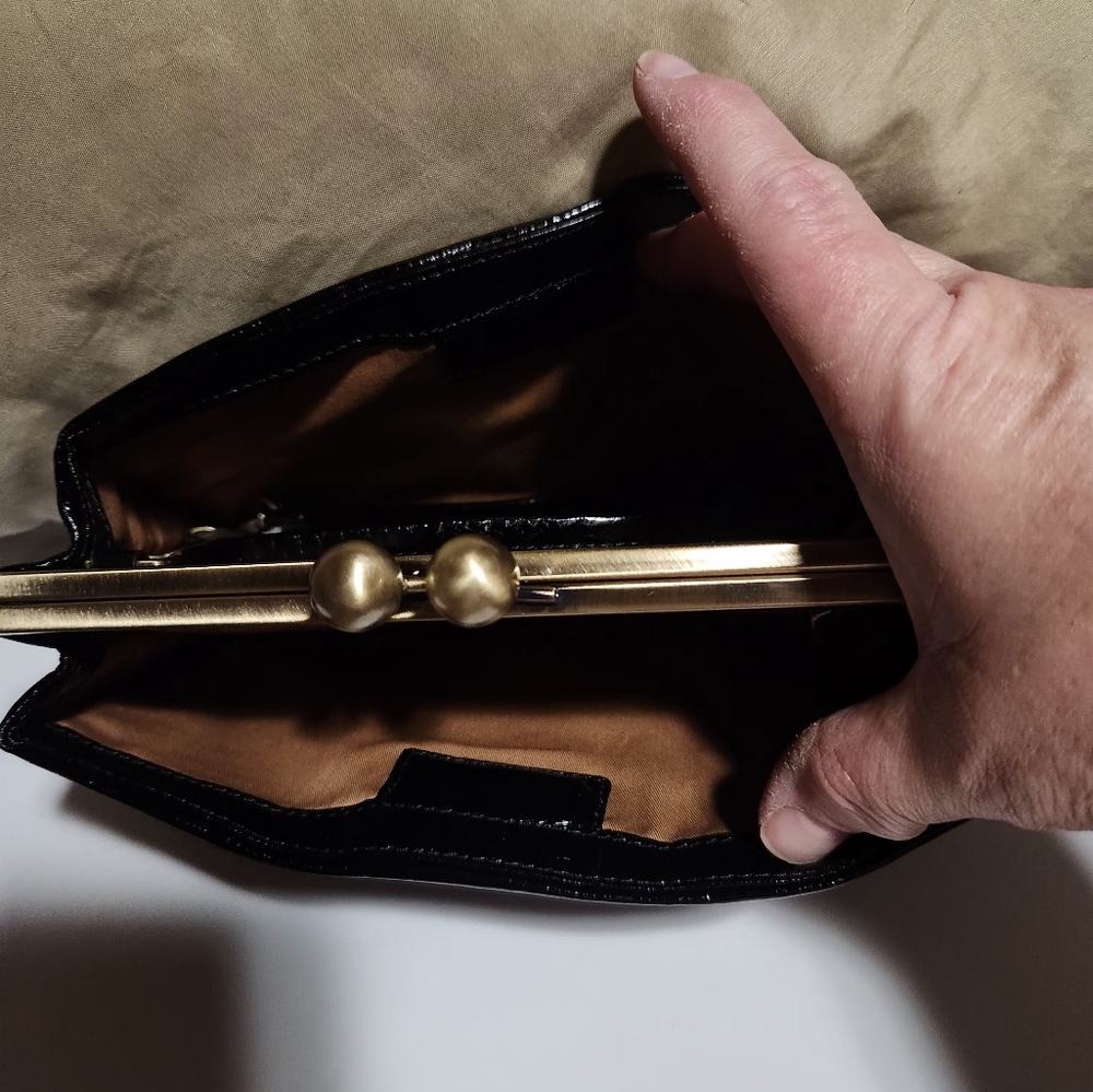 Hobo The Lauren Black  Frame Leather Clutch/Crossbody w/kisslock Brass Hw- NEW - Picture 3 of 6